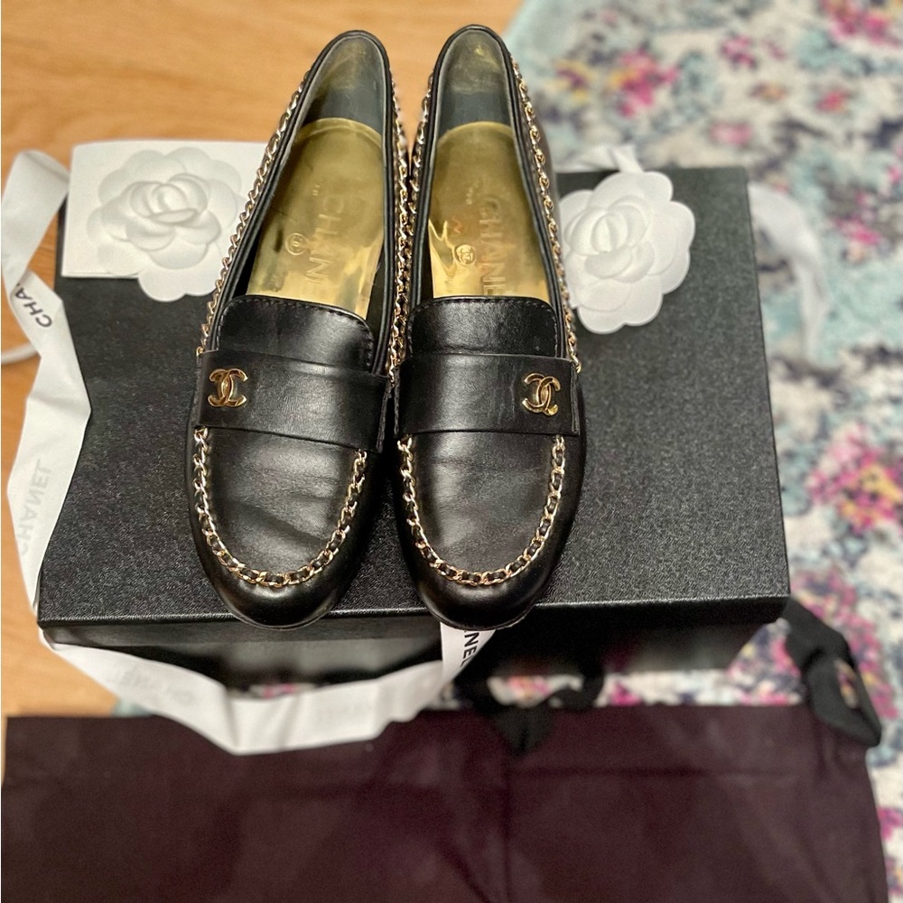 FOR SALE: 100% Authentic Chanel bleach leather gold chain loafer